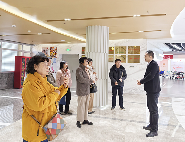 20251204421065.jpg 参观2.jpg